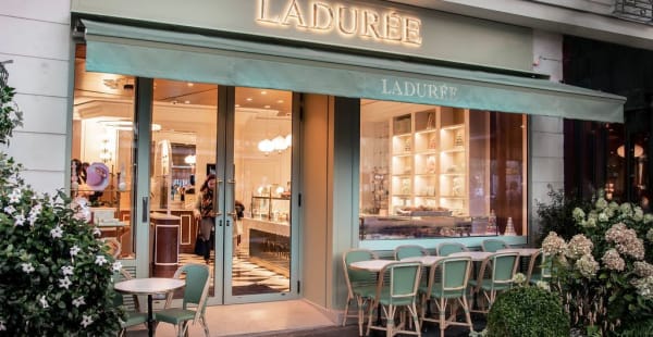 Ladurée Paris Victor Hugo, Paris