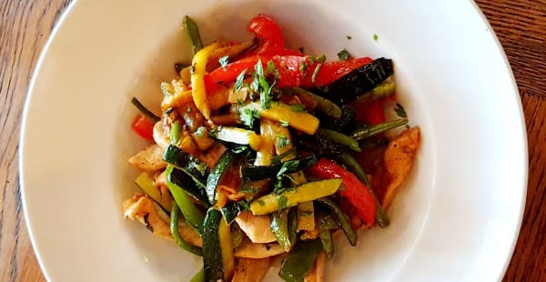 Wok de légumes au poulet - Les Entretiens, Paris