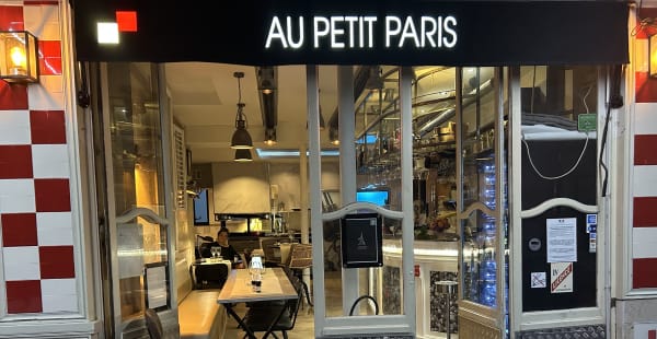 Au Petit Paris, Paris