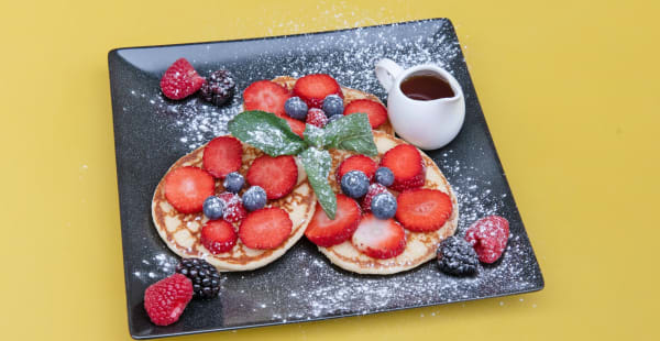 Pancake con frutta e sciroppo d'acero - Pucci Cafè & Bistrot, Milano