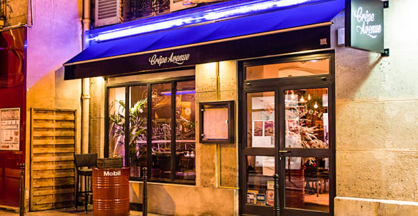 Façade by night - Crêpe Avenue, Paris