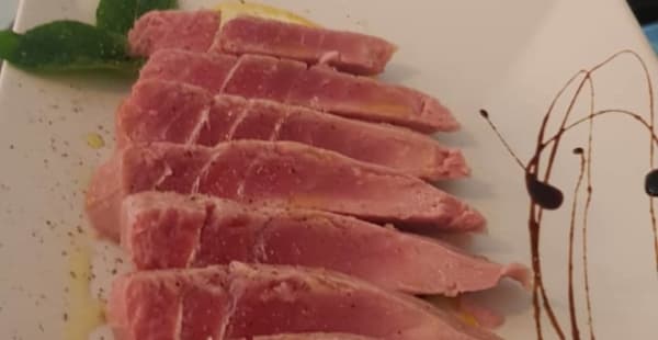 Tagliata di tonno cucinata a bassa temperatura - Gattopardo Bistrot Pesce Crudo e Cucina a bassa temperatura, Milano