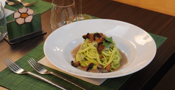 Spaghettone con vongole lupino fungo cardoncello e salsa al prezzemolo - Osteria Faleria, Roma