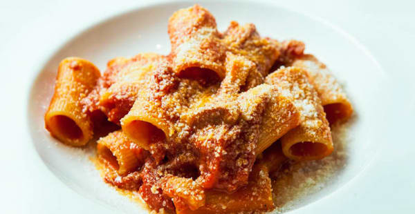 I rigatoni al sugo - Hostaria Da Cesare, Roma