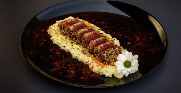 Tataki de atún con puré de patata trufada del restaurante Somallao Rivas - Somallao Rivas, Rivas-Vaciamadrid