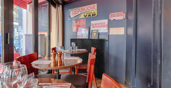 Vue des tables - le Bistrot à Deux Têtes, Paris