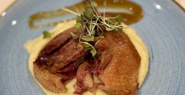 Confit de pato con oure trufado y marmelada - Lona Spanish bar and tapas, Madrid