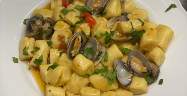 Gnocchi fatti in casa con Vongole,pachino e prezzemolo - Ristorante Canella, Roma