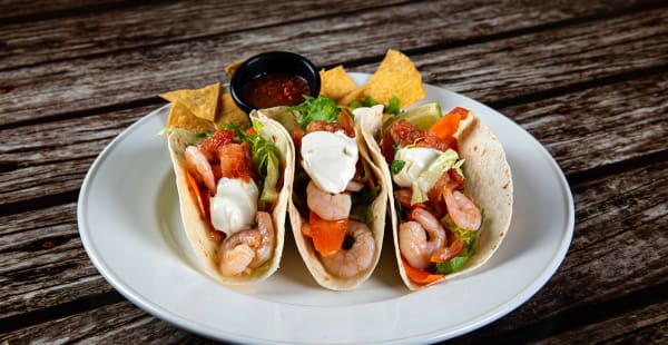 Shrimp Tacos. Farcito con gamberi, insalata, sour cream, guacamole e pico de gallo - Mexicali Navigli, Milano