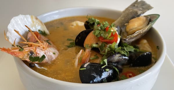 Parihuela : Zuppa di frutti di mare e pesce - Ristorante Pollo Gordo, Milano