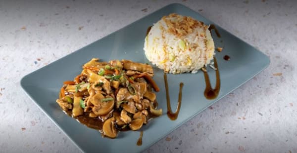 Poulet à la sauce thaï  - Wok Masala, Bruxelles