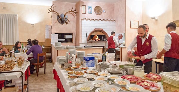 Vista Buffet con servizio nella sala - L'abruzzese, Roma