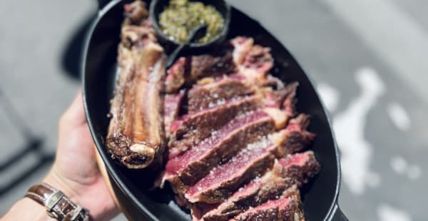 Côte de bœuf, sauce chimichurri - La Bonne École, Paris