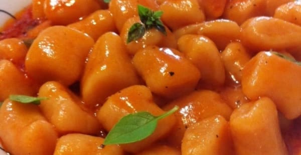 Gnocchi pomodoro basilico e parmigiano - Vinaigrette aventino, Roma