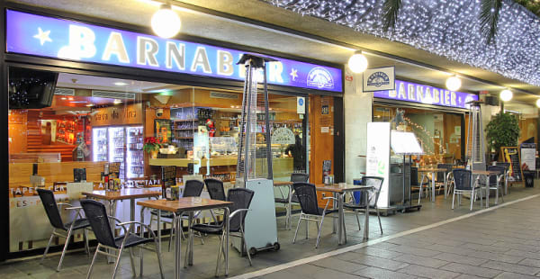 fachada de noche - Barnabier, Barcelona