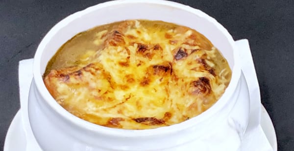 Soupe à l’oignon maison - Le Petit Marcel, Paris