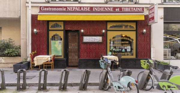 Sagarmatha, Paris