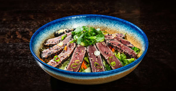 Tataki de thon en salade - La Confidente, Paris