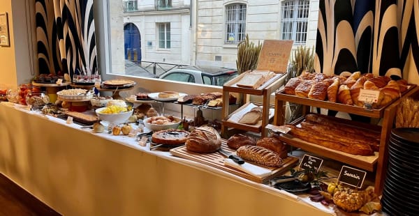 Buffet des desserts - Bel-Ami Café, Paris