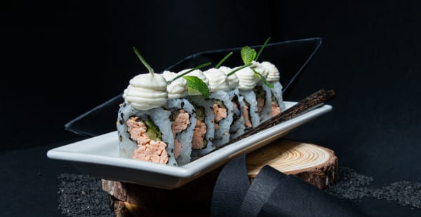 Uramaki con salmone cotto - Lounge Sushi - 100% Italiano, Roma