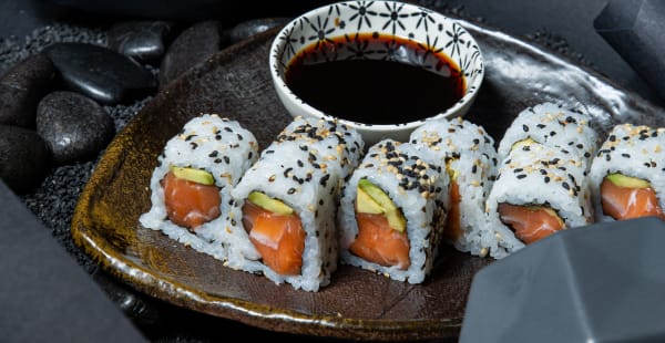 Uramaki salmone e avocado - Lounge Sushi - 100% Italiano, Roma