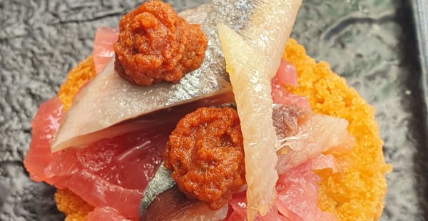 Bruschettine con Sarde affumicate, cipolla caramellata e spuma di pomodori secchi - SoHo Home, Roma