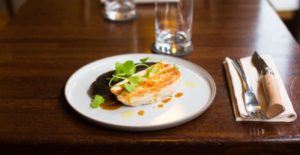 Suprême de poulet fermier aux Morilles, jus au vin jaune - Mensae, Paris