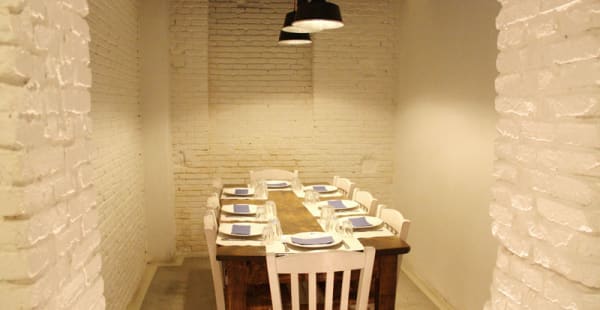 mesa rincón - Dionisos Huertas, Madrid