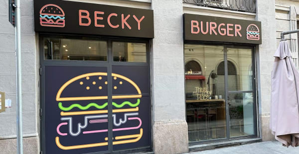 Becky Burger, Milano