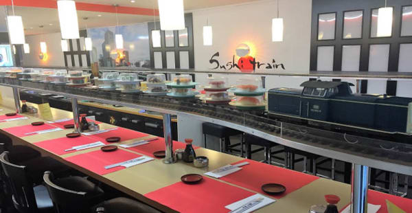 Vue de la salle - Sushi Train, Genève