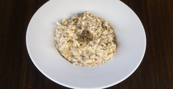 Cacio E Pepe, Paris