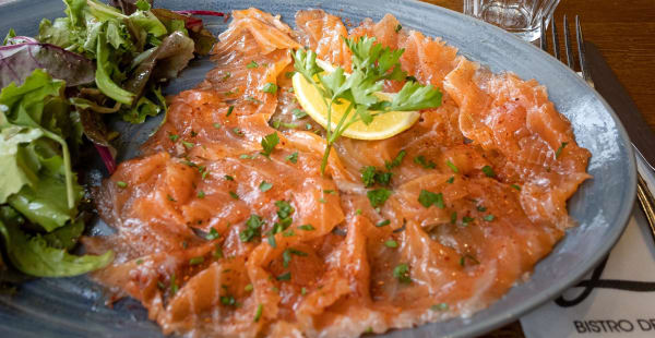 Saumon gravlax maison mariné aux herbes,salade mesclun  - Lobineau, Paris