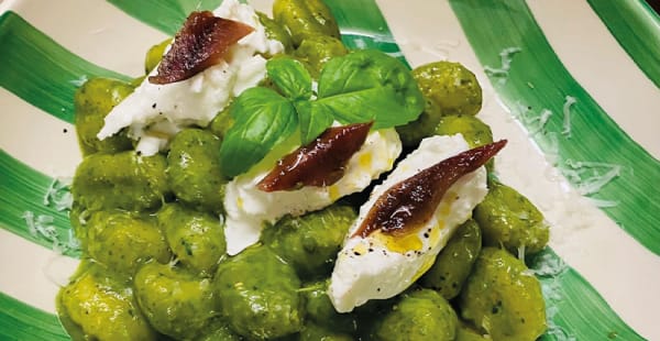 GNOCCHI AL PESTO, BURRATA E ACCIUGHE - Via del Gusto, Paris