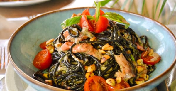 Spaguetti Nero (com salmão ou camarão) - Tiffosi da Serra, Alcabideche