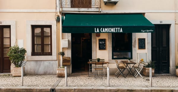 Terrace outside tables  - La Camionetta, Lisboa