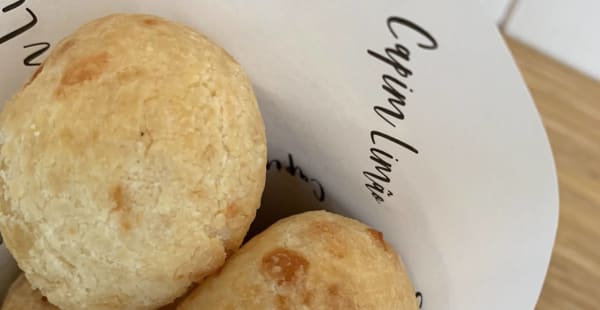 pão de queijo - Capim Limão Avenida, Lisboa