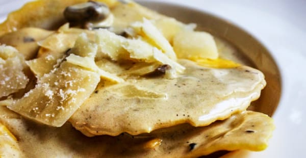 Ravioli aux cèpes sauce parmesan gorgonzola - Tutti Amici, Paris