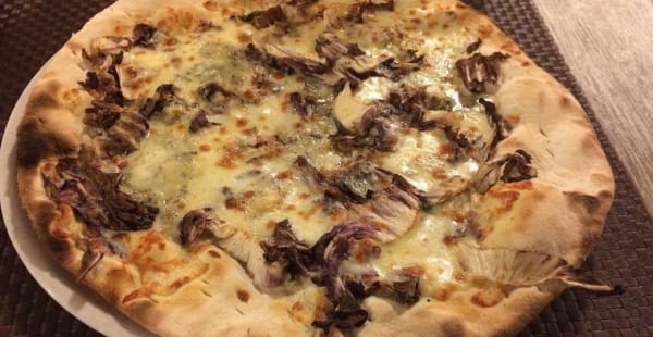 Pizza radicchio e gorgonzola - Cocomerino, Roma