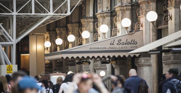 Esterno sotto la galleria - Il Salotto di Milano, Milano