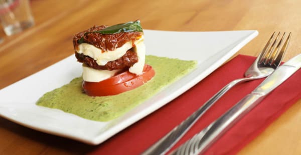 Gâteau de tomates, mozzarella et pesto - Le Triomphe, Paris