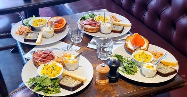 Le brunch du dimanche, dès 12h - Aux Dés Calés 17 - Legendre, Paris