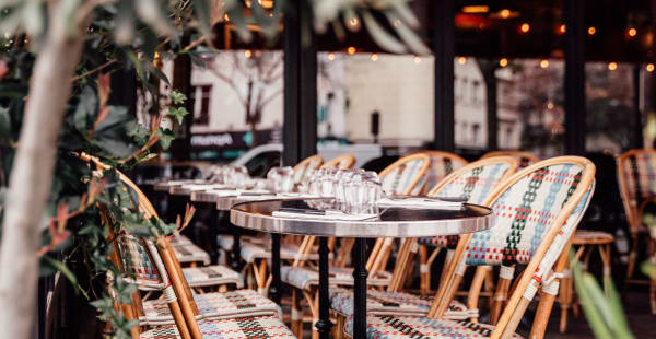 BELLE TABLE EXTERIEUR POUR 10 PERSONNES  - Le Stand, Paris