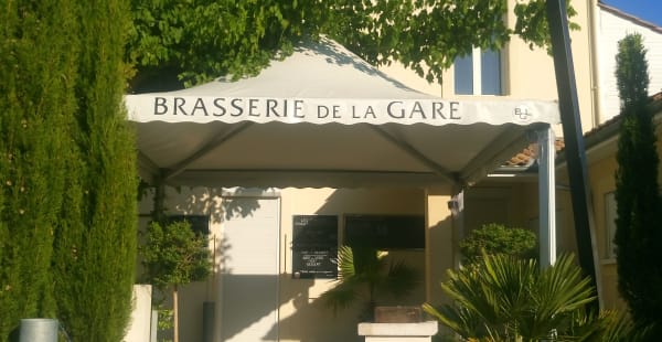 Entrée Enseigne sous Pergola - Brasserie de la Gare - BGL Cafe - Langon, Langon