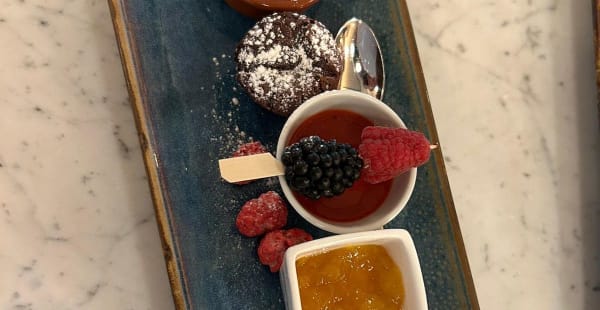 Cafe gourmand - Madame Charles, Paris