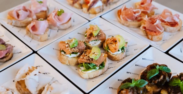 Stuzzichini sfiziosi per ideali per un antipasto, uno spuntino o un aperitivo rinforzato. - PaninoLAB Magenta, Milano