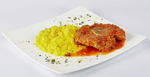 ossobuco di vitello alla milanese con risotto - Ristorante Replay, Milano