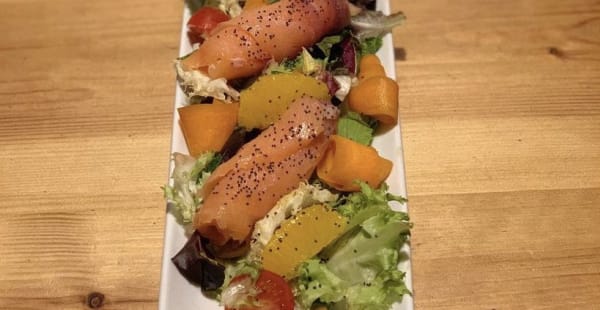 Salmon salad 🥗🍽🐟🍃🥬🥕 - Story, Barcelona