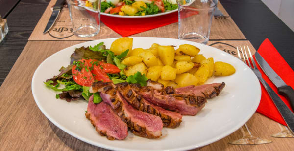 Magret de canard et ses pommes de terre sautées - Le Duo D&S, Paris