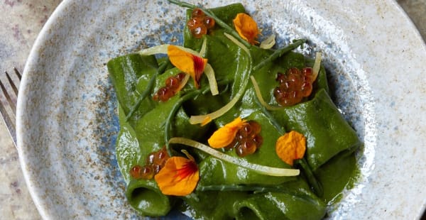 Paccheri à la crème d'épinard et oeufs de saumon - Il Cuoco Galante, Paris