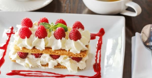 Mille-Feuille maison à la framboise - Le Petit Médicis, Paris